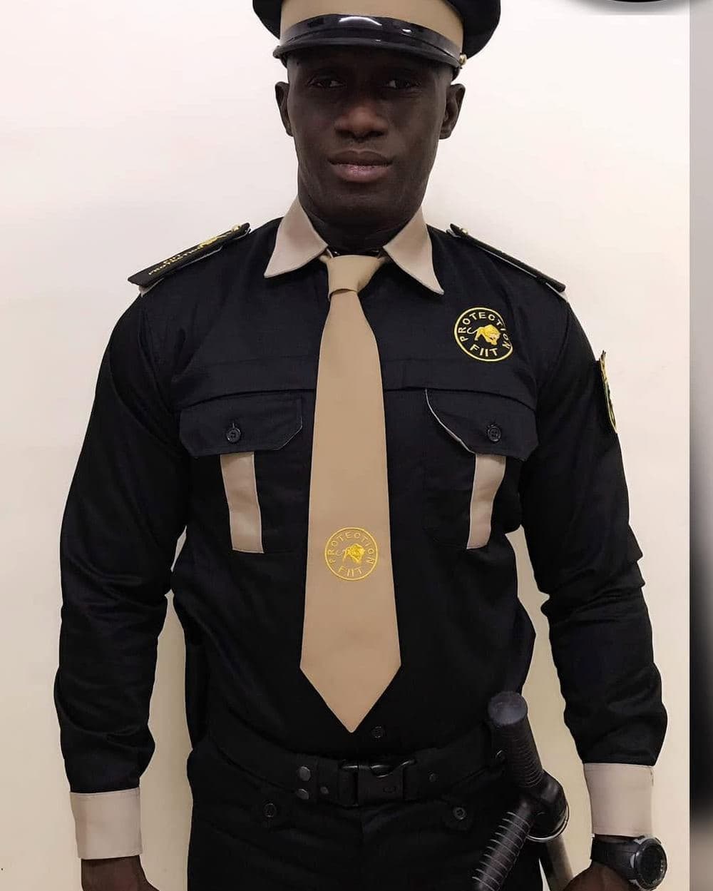 Agent de sécurité FIIT en uniforme réglementaire