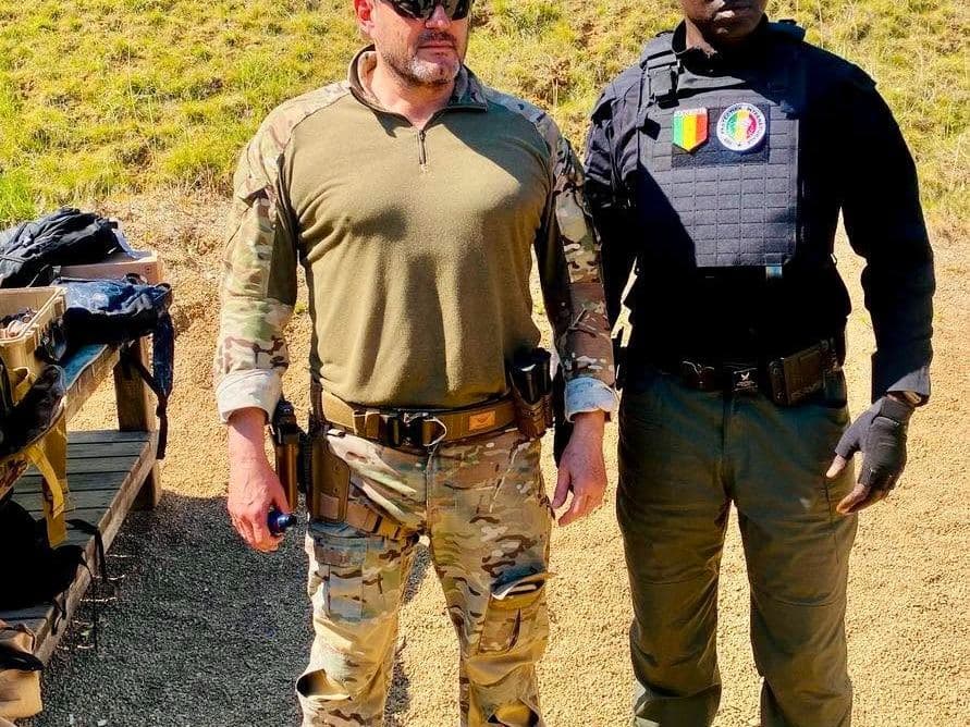 Deux agents de protection FIIT en formation